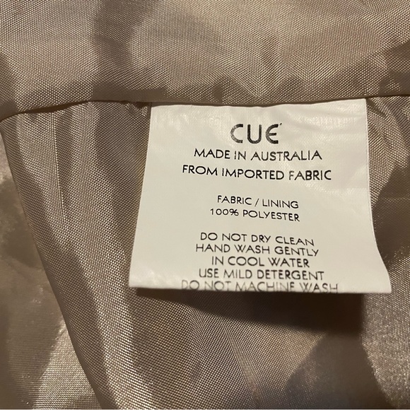 CUE beige dress - Picture 6 of 6